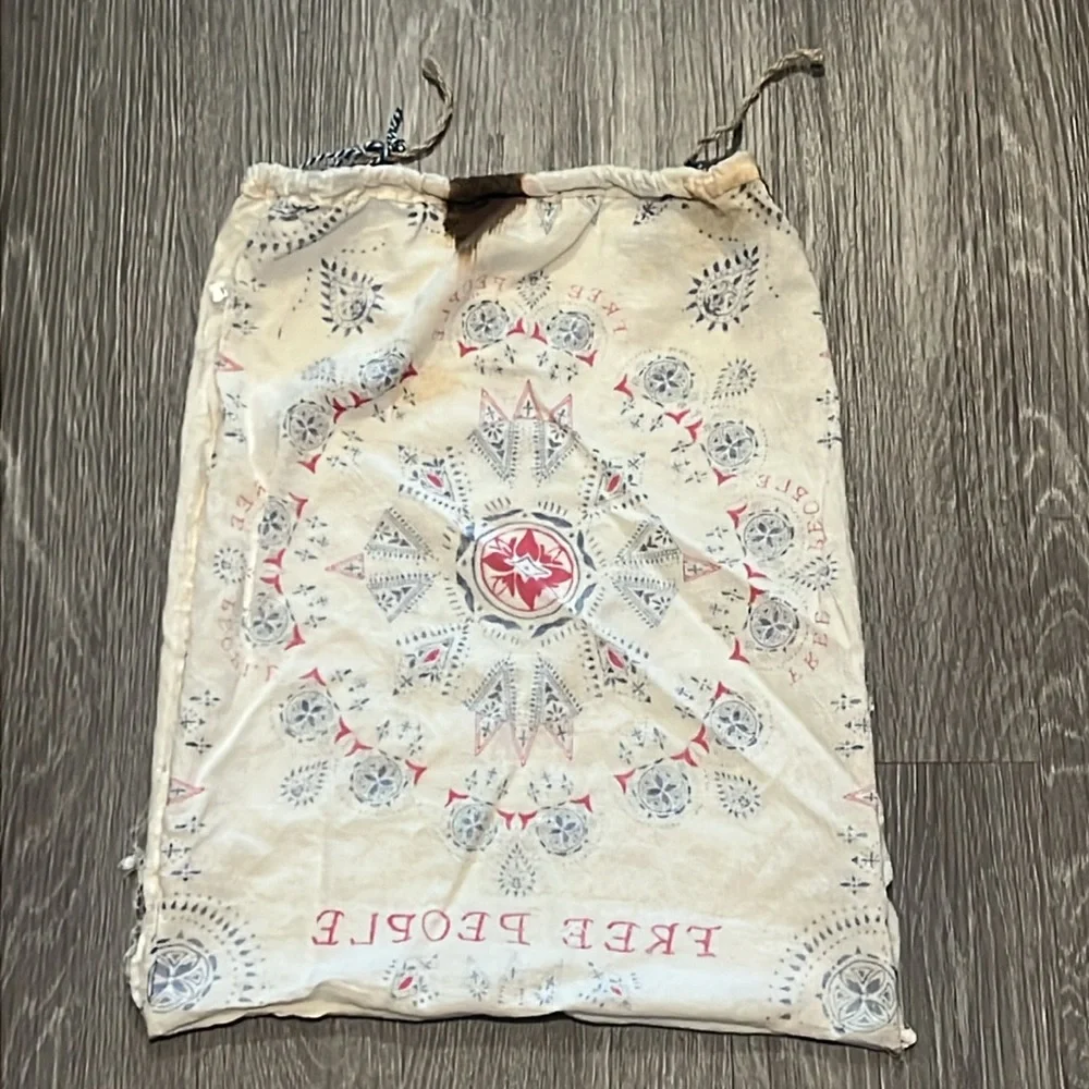 Free People 💝 10/$10 💝 Drawstring Bag with Bohemian Print - Picture 7 of 8
